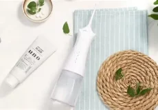 «واتر جت دندان پیشرفته با طراحی مدرن برای پاک‌سازی کامل بین دندان‌ها و حفظ سلامت دهان و دندان»