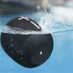 اسپیکر بلوتوثی ضد آب با باتری قوی و طراحی مقاوم، مناسب استفاده در سفر و فضای باز