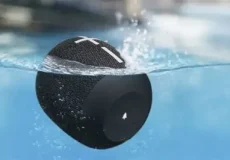 اسپیکر بلوتوثی ضد آب با باتری قوی و طراحی مقاوم، مناسب استفاده در سفر و فضای باز